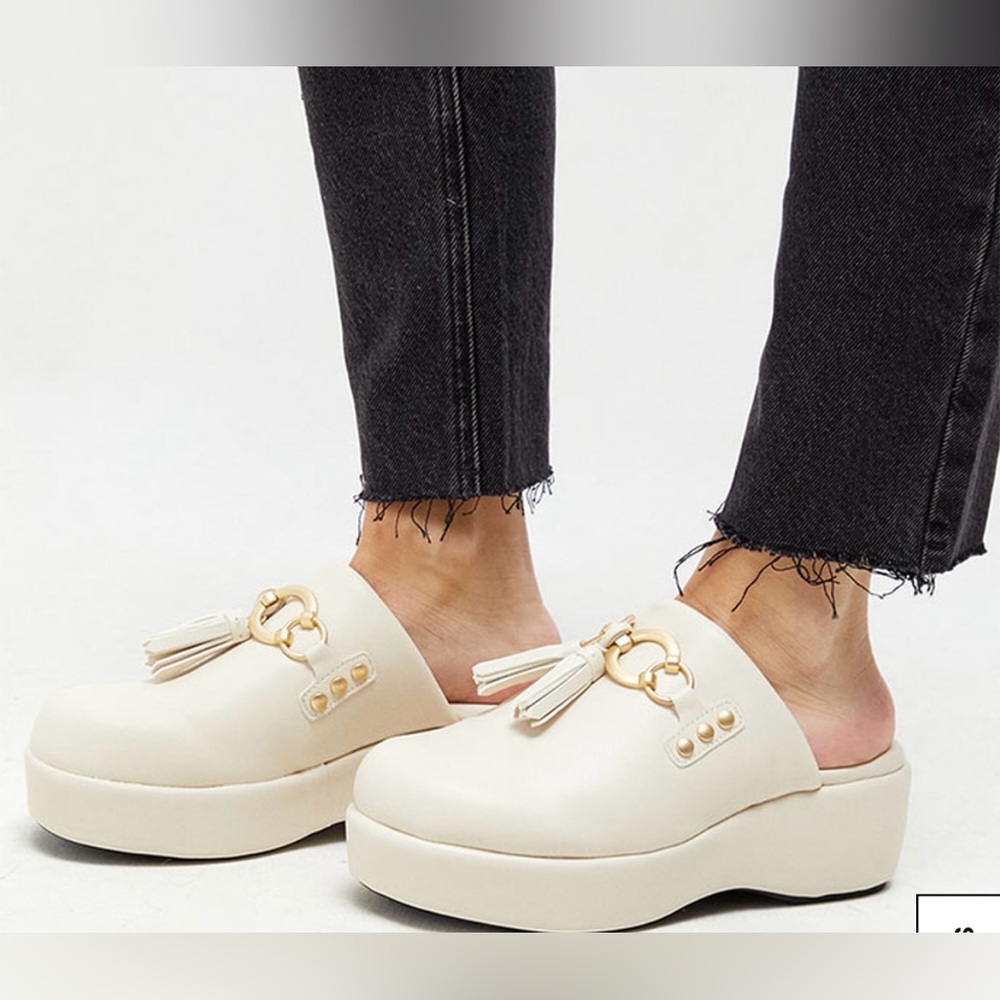 Circus NY by Sam Edelman Jinger Clogs